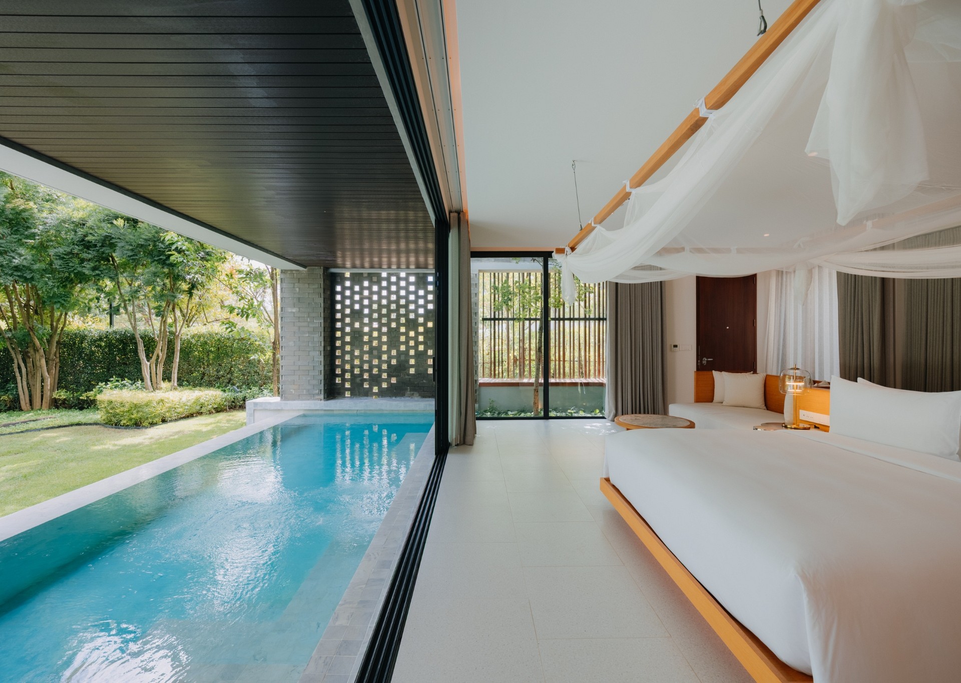 Single Pool Villa Canal View