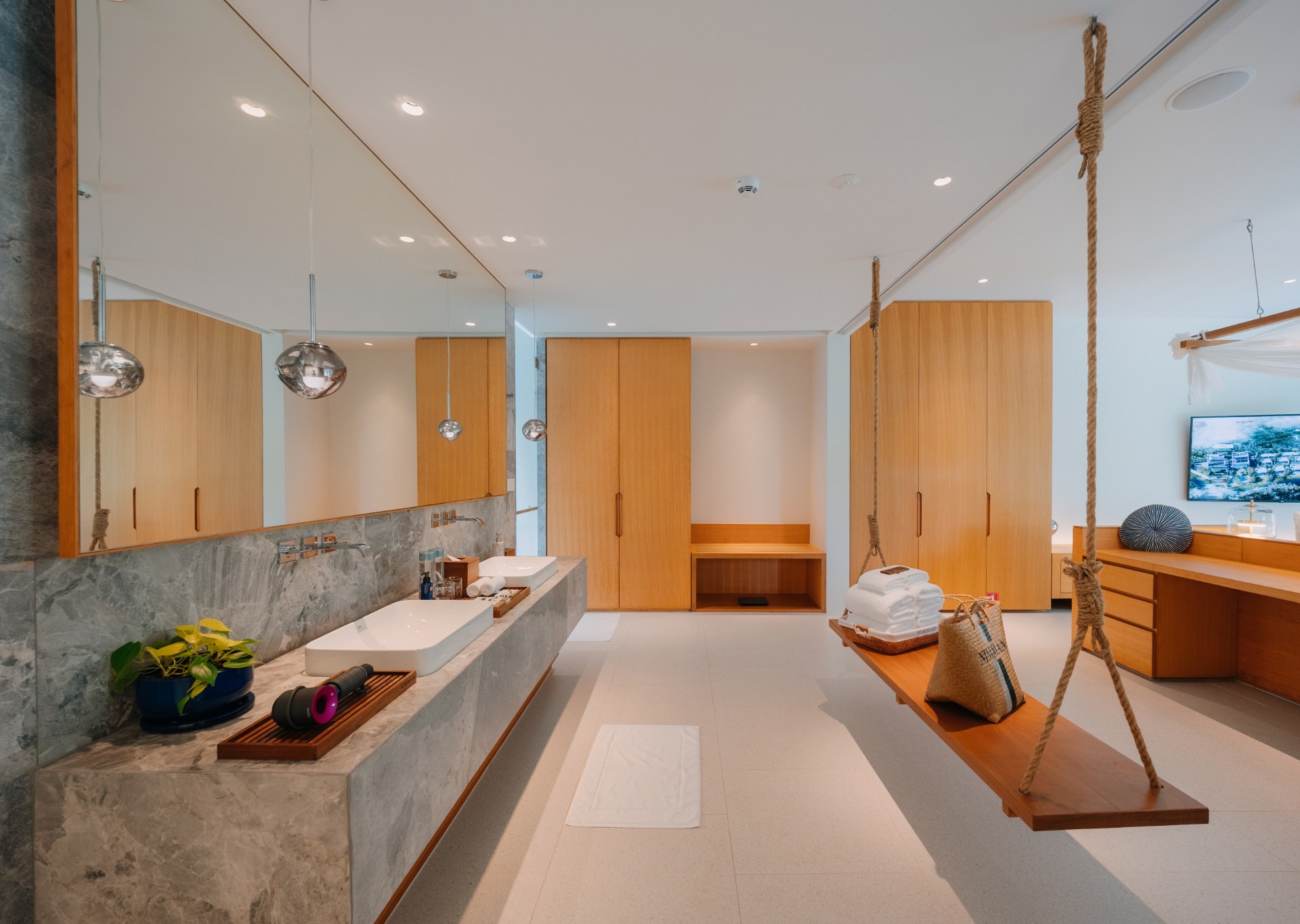 Single Pool Villa Canal View